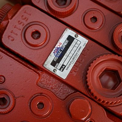 Valvola di controllo Nachi DPK-T04-8P-DC-7815F per escavatore Hitachi EX55 ZAX60 Kobelco SK60
