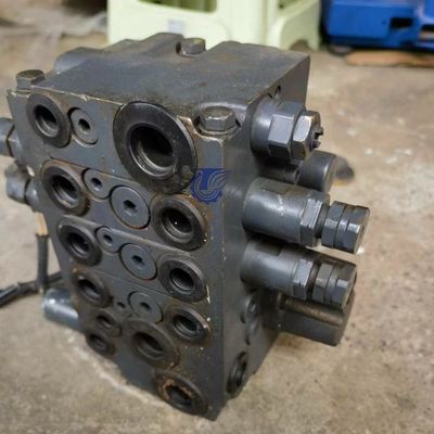 723-82-31100 7238231100 723-82-30100 Per Komatsu FD35/40-10 FD35Y/40Y-10 FD40Z-10 FD45-10 Forklift PARTS Valvola di controllo principale idraulica