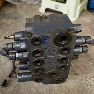 723-82-31100 7238231100 723-82-30100 Per Komatsu FD35/40-10 FD35Y/40Y-10 FD40Z-10 FD45-10 Forklift PARTS Valvola di controllo principale idraulica