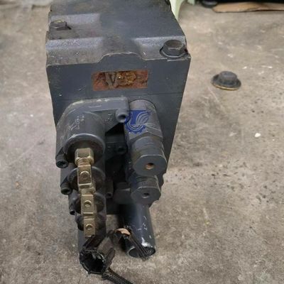 723-82-31100 7238231100 723-82-30100 Per Komatsu FD35/40-10 FD35Y/40Y-10 FD40Z-10 FD45-10 Forklift PARTS Valvola di controllo principale idraulica