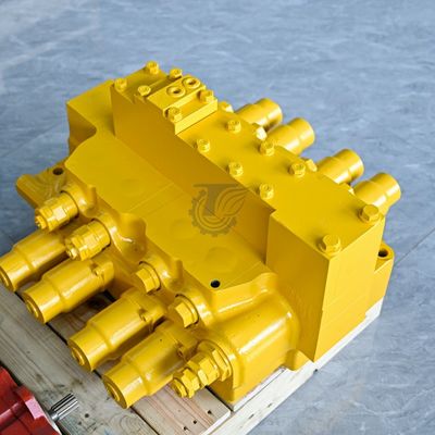 723-63-12101 723-63-12100 723-63-11104 Valvola di controllo principale idraulica per Komatsu D65E D65E-12 D85E D85ESS Parti di caricatori di ruote di escavatori Aftermarket Originale