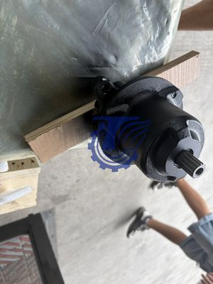 B0440-18001 708-7r-00710 708-7r-01690 Per Kayaba Wa320-5 Wa320-6 Ventilatore idraulico Motore Motore, olio (ventilatore) Parti di escavatore Mercato di ricambio Originale